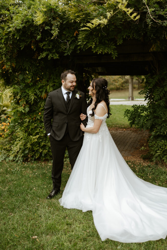 couples wedding portraits at Soper Park in Cambridge, Ontario