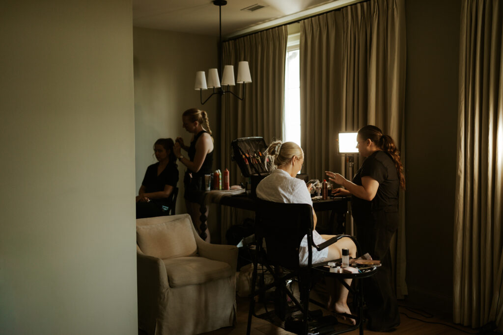 getting ready candid photos by hematite images