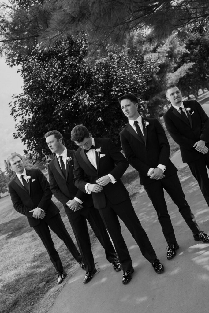 groomsmen photos