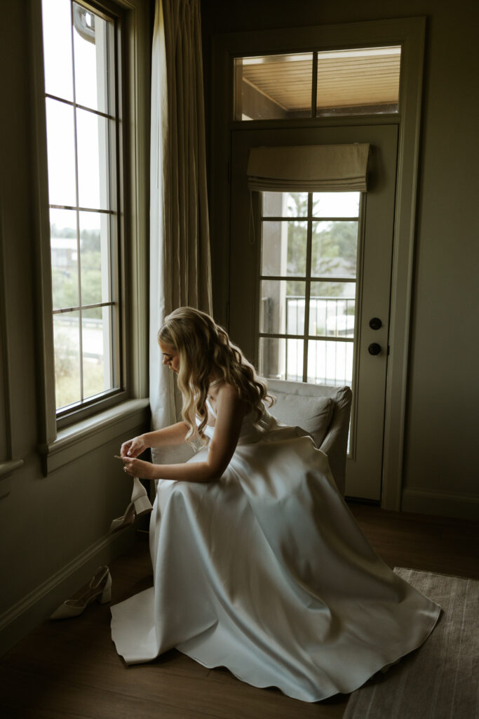 getting ready photos at penrose suites f